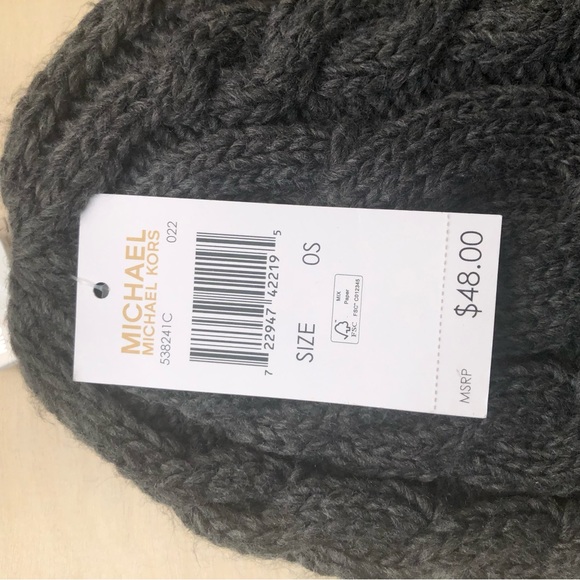 MICHAEL KORS Women's Cuffed Beanie with Michael Kors Emblem - Picture 8 of 9